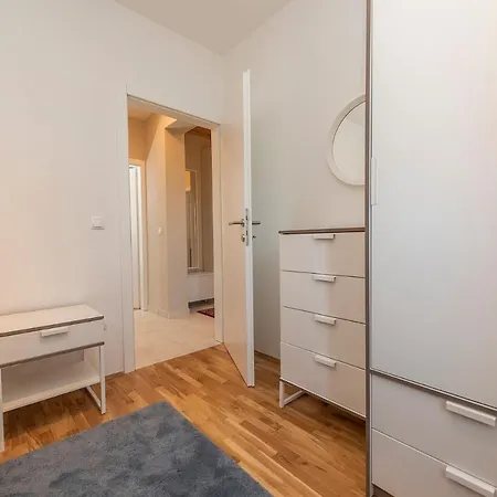 Mirabella * Smokovic