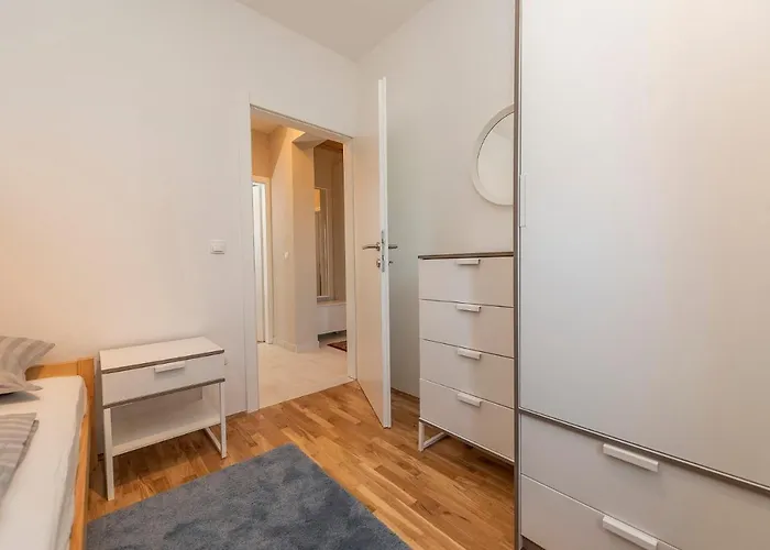 Mirabella * Smokovic